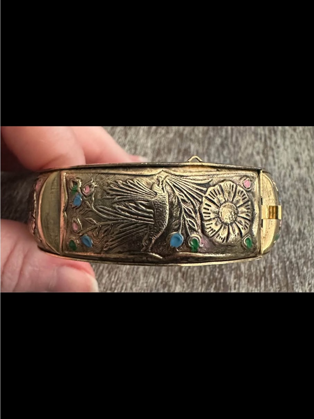 Vintage 1960’s Gold-Tone Bird & Floral Engraved Bangle Bracelet - Gold